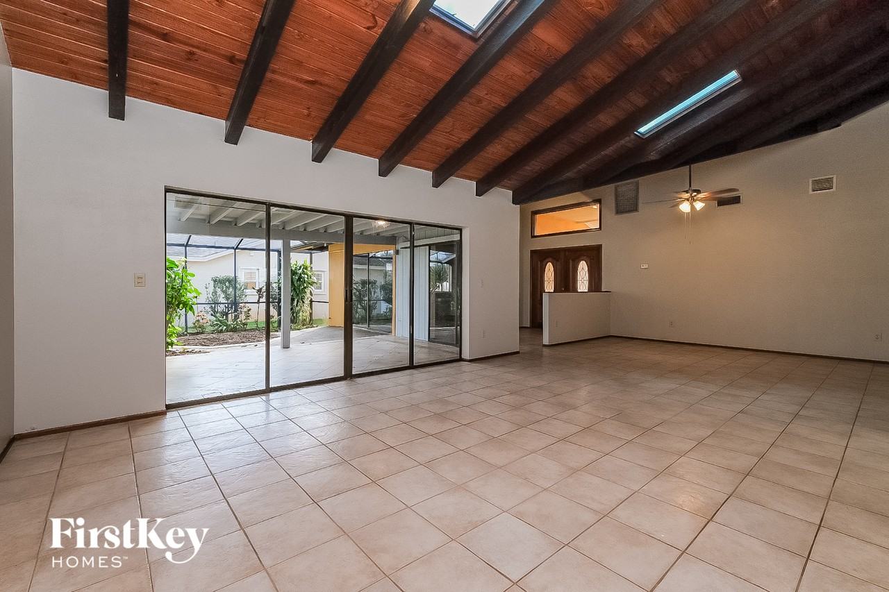 2918 Deer Run N - Photo 3 of 13