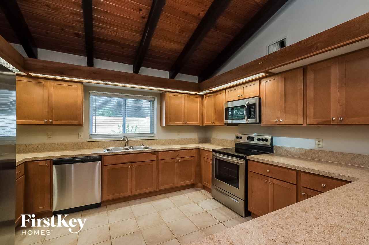 2918 Deer Run N - Photo 4 of 13