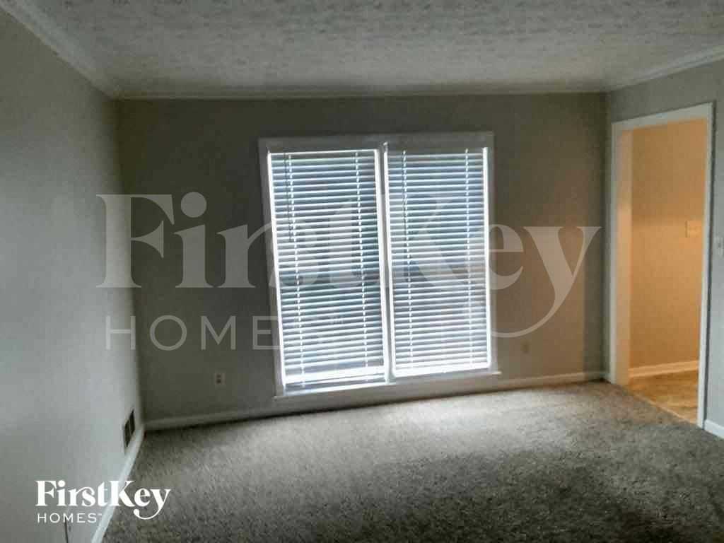 5659 Fern Creek Dr Sw - Photo 3 of 11