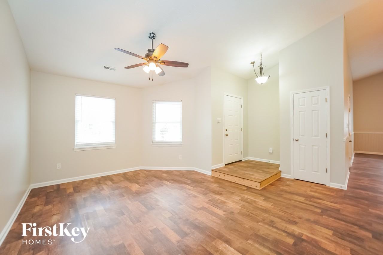 825 Country Ln - Photo 3 of 15