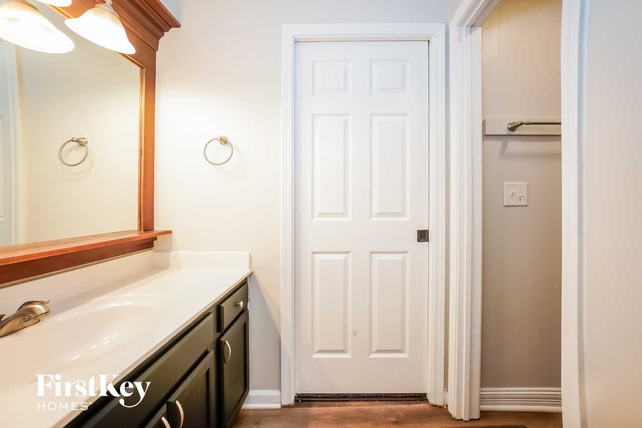 825 Country Ln - Photo 7 of 15