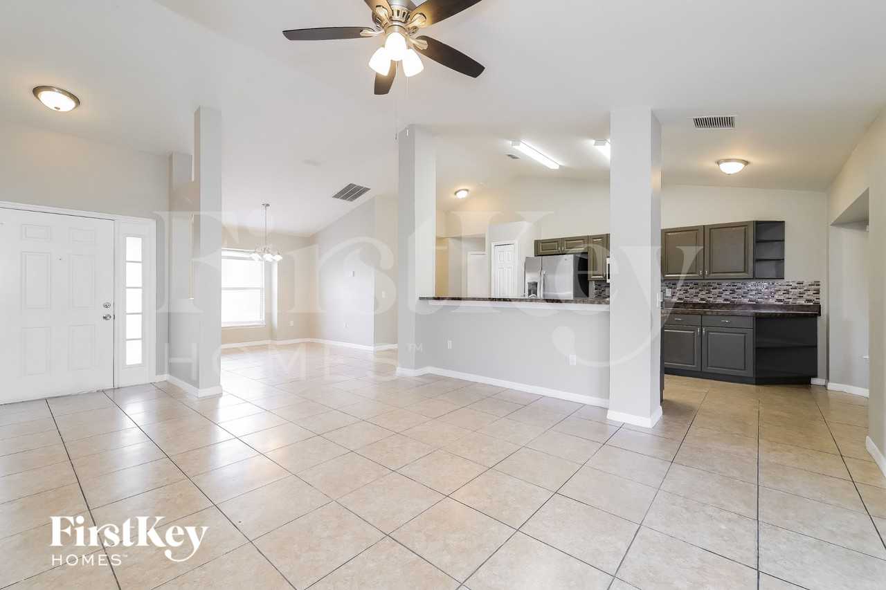 612 Camel Ln - Photo 4 of 15