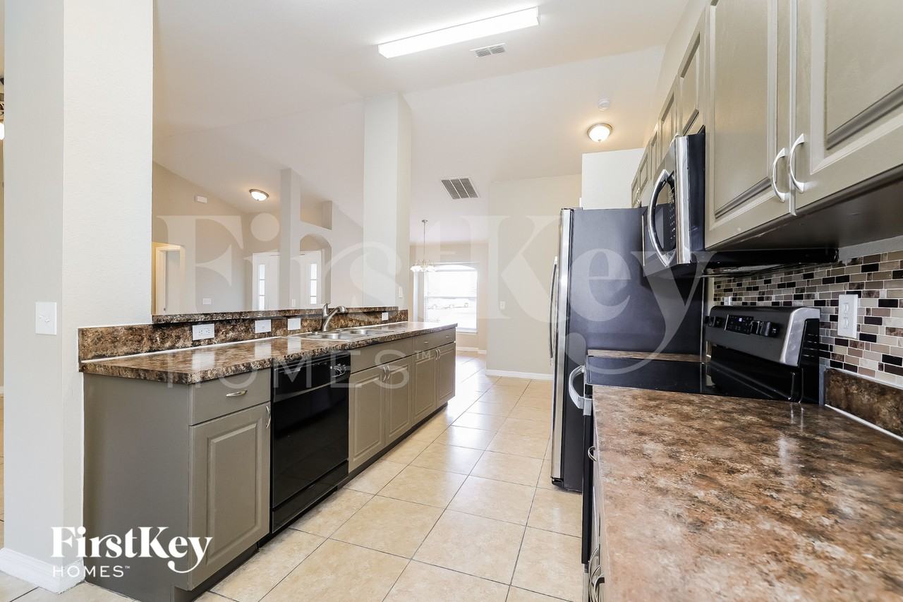 612 Camel Ln - Photo 6 of 15