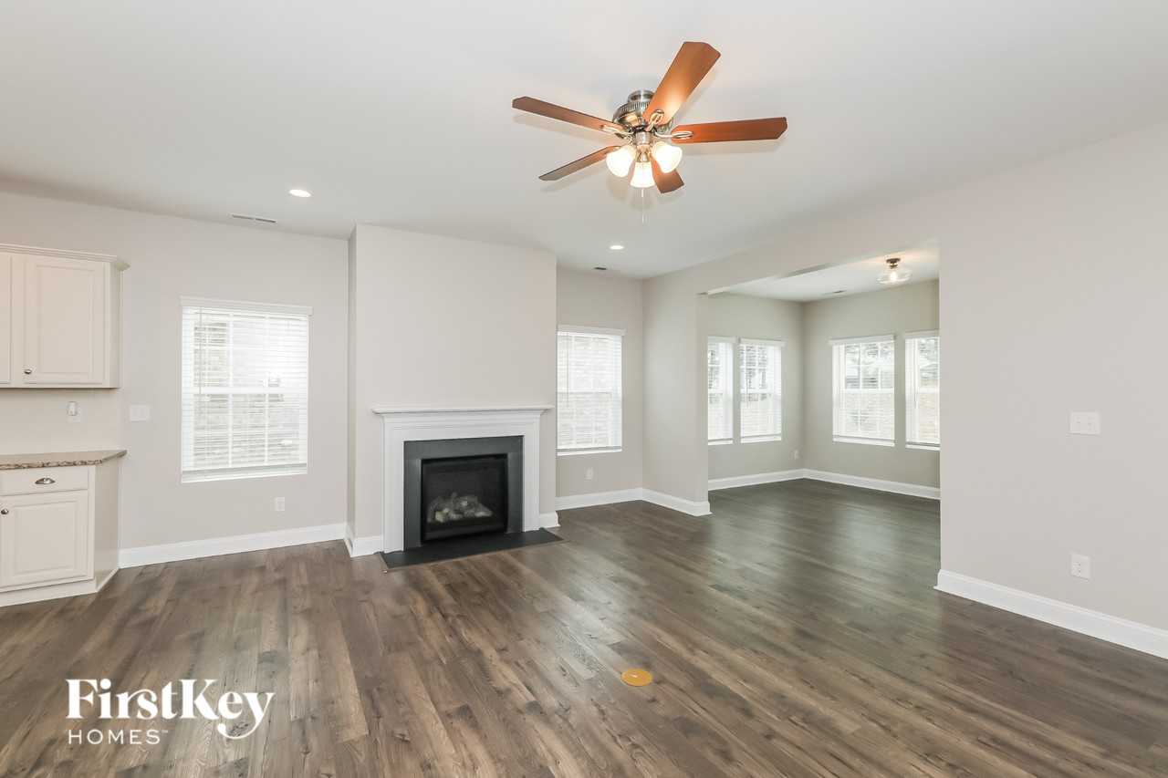 2607 Whispering Way - Photo 3 of 15