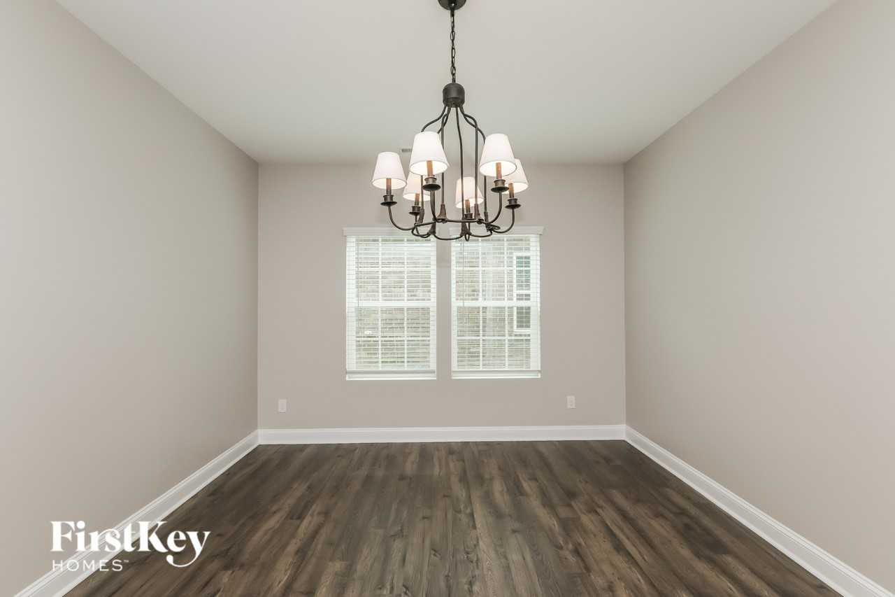 2607 Whispering Way - Photo 4 of 15