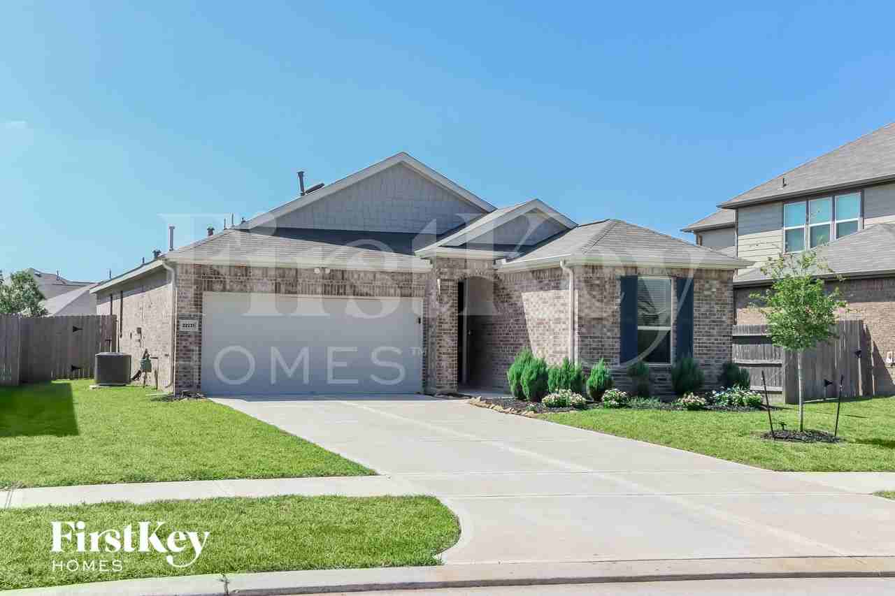 22235 Davenport Downs Ln - Photo 2 of 15