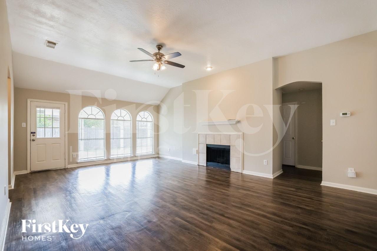 15722 E Astern Dr - Photo 2 of 16