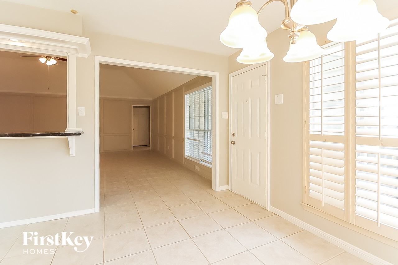 2303 Prestwick Dr - Photo 6 of 15