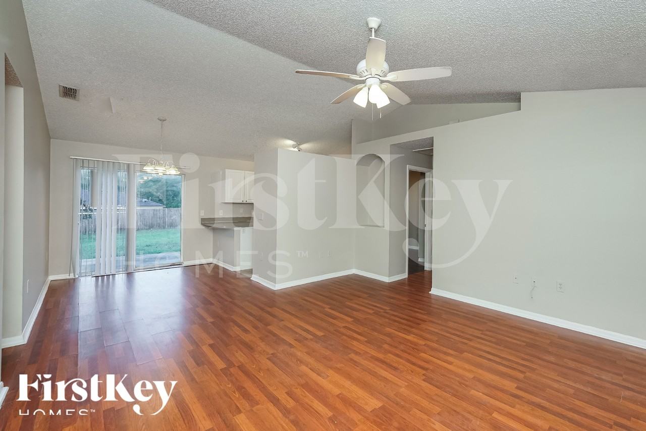 797 Chestnut Ave - Photo 5 of 16