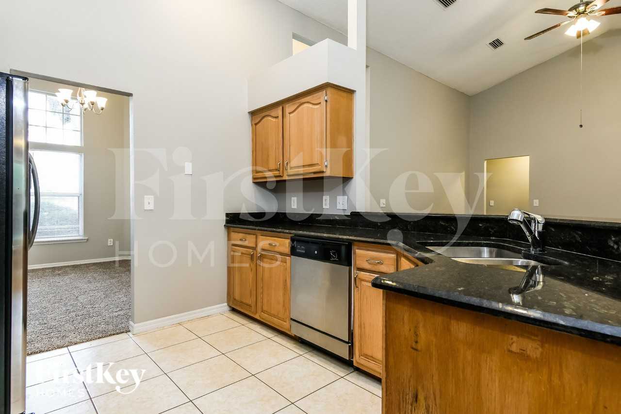 1012 Ginger Spice Ln - Photo 5 of 15