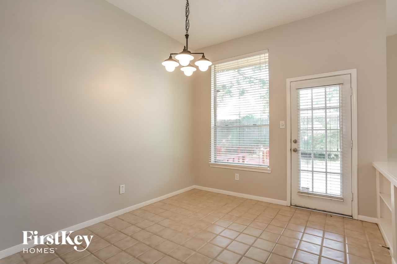 2115 Mercoal Dr - Photo 4 of 15