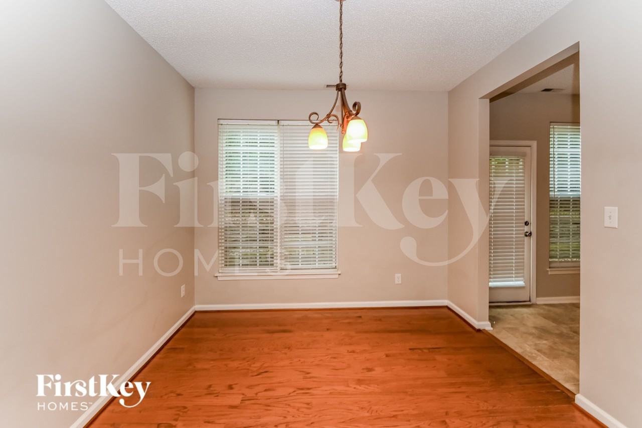 236 Patrick Ave Sw - Photo 7 of 18