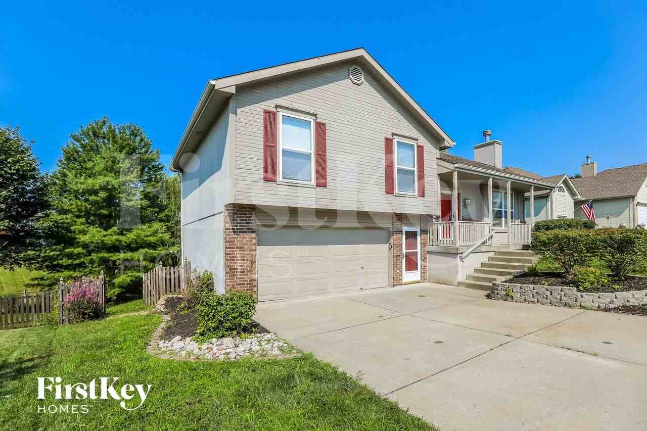 7016 N Bristol Ave - Photo 2 of 15