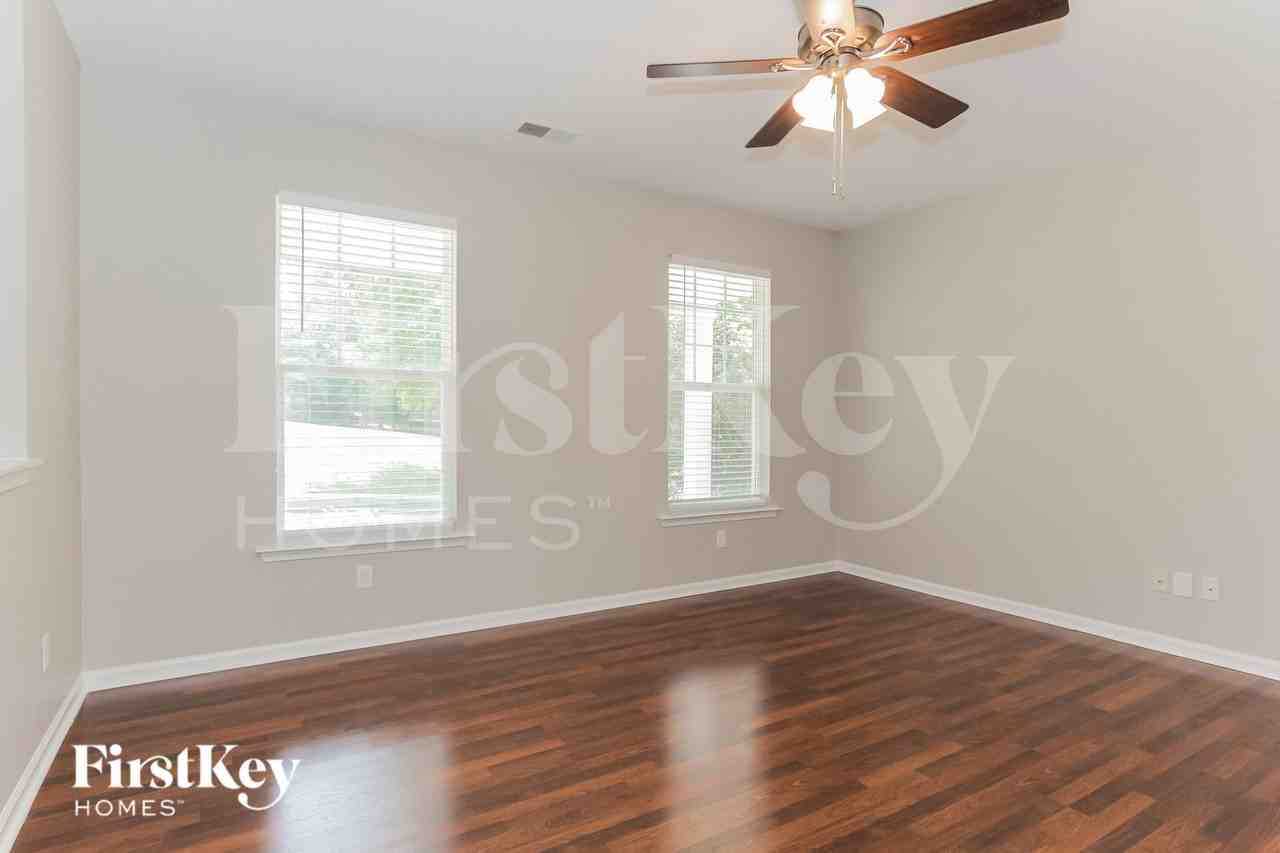 2607 Winding River Dr - Photo 3 of 15