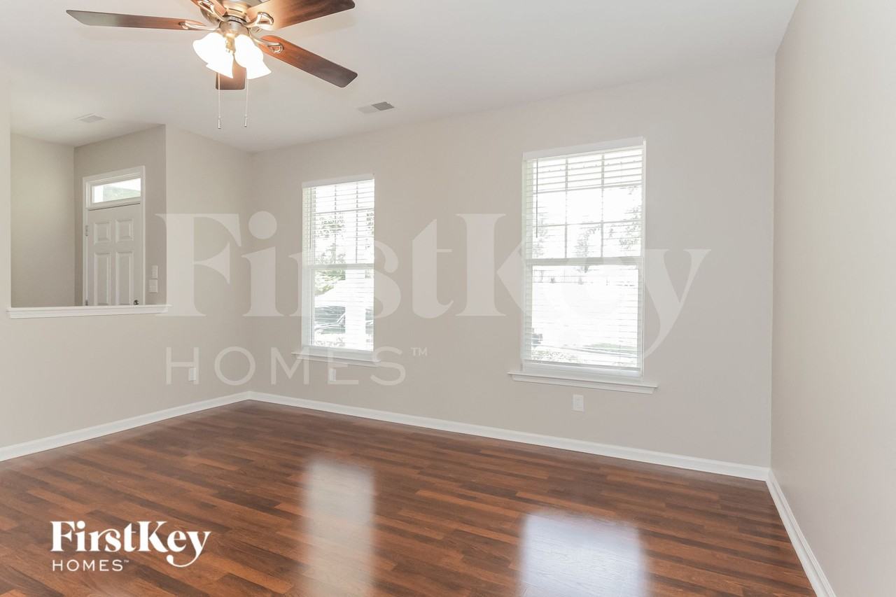 2607 Winding River Dr - Photo 4 of 15