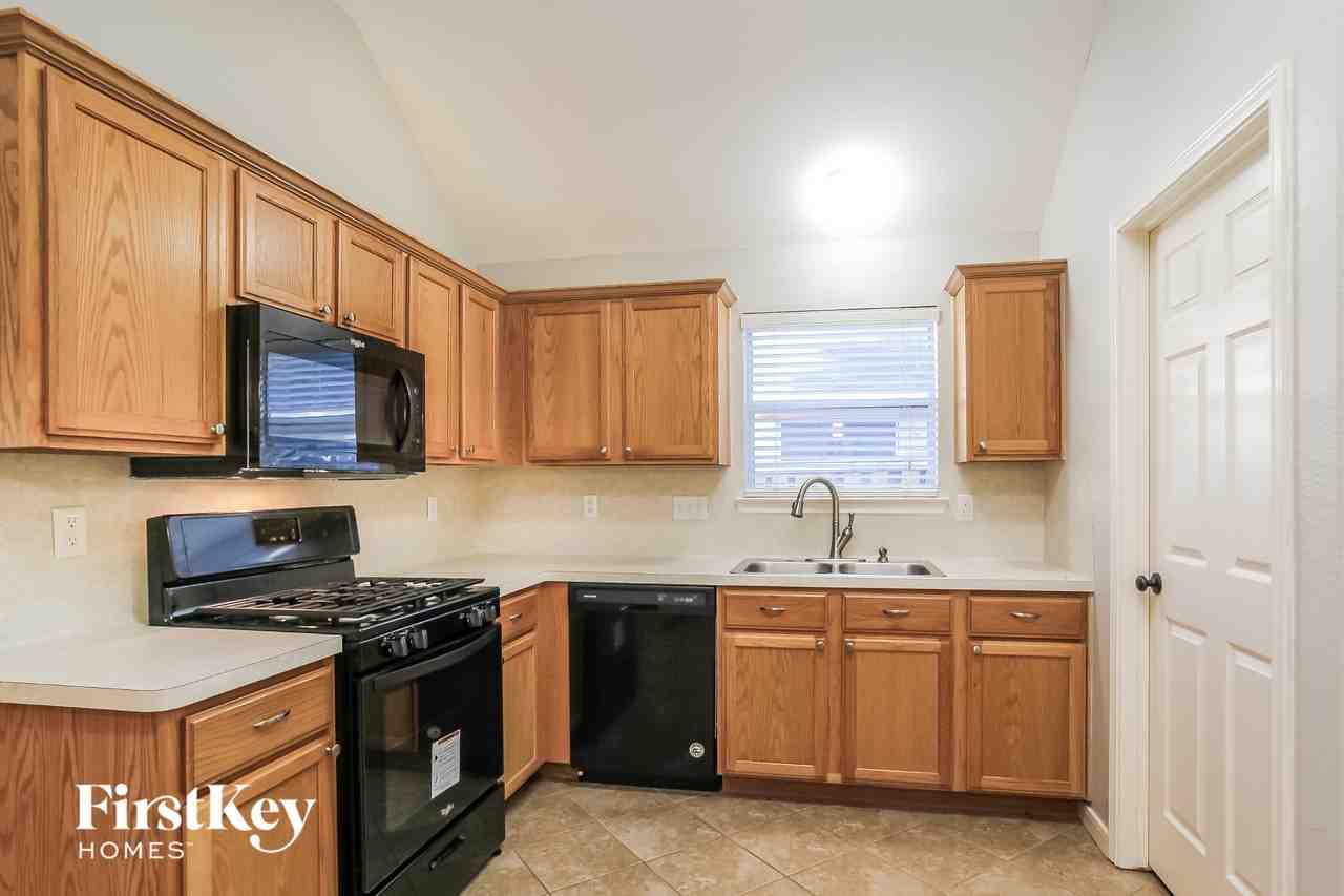 21538 Forest Colony Dr - Photo 5 of 15