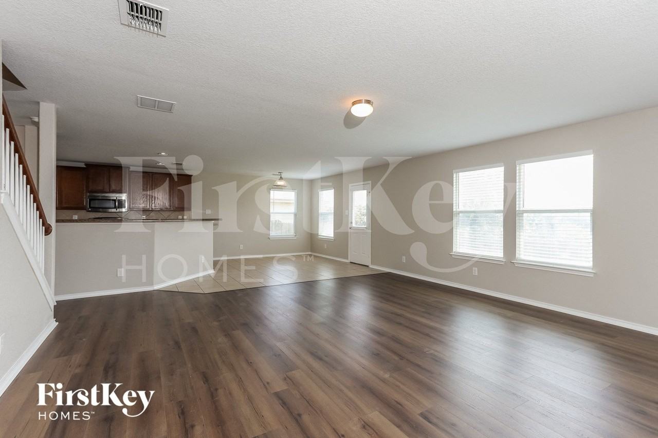 466 Dolly Dr - Photo 4 of 15