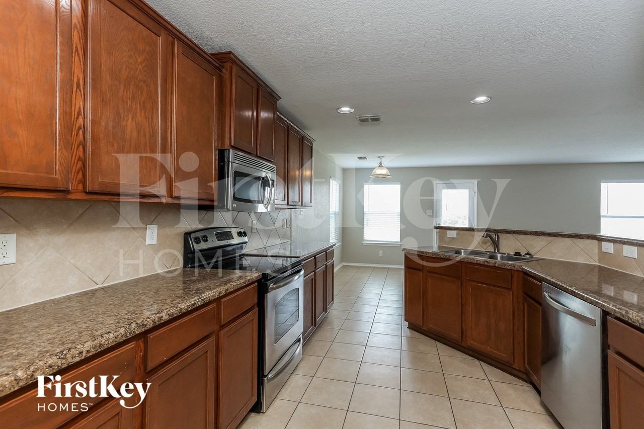 466 Dolly Dr - Photo 7 of 15