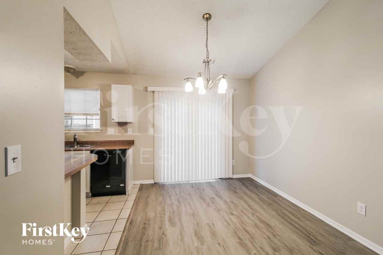 4631 Garden Hills Dr - Photo 4 of 16