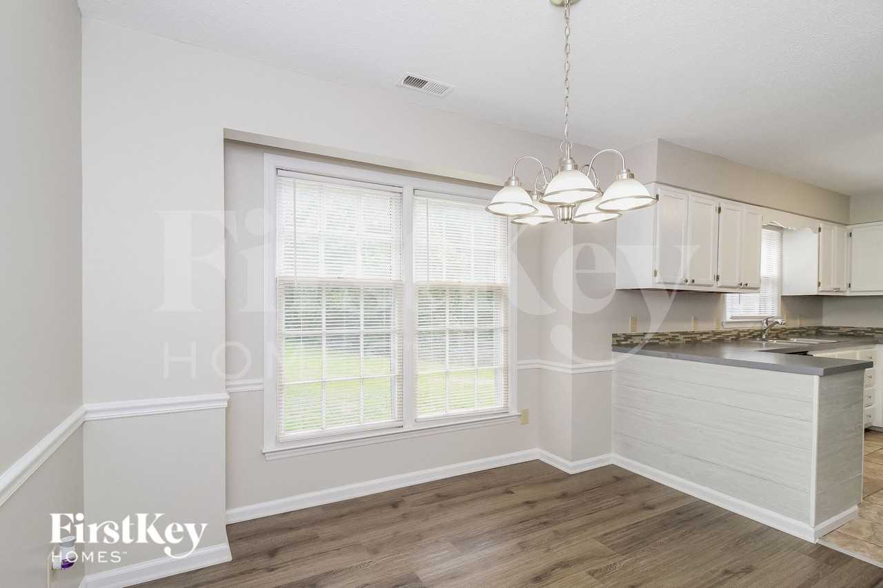 7052 Avenbury Cir - Photo 5 of 15