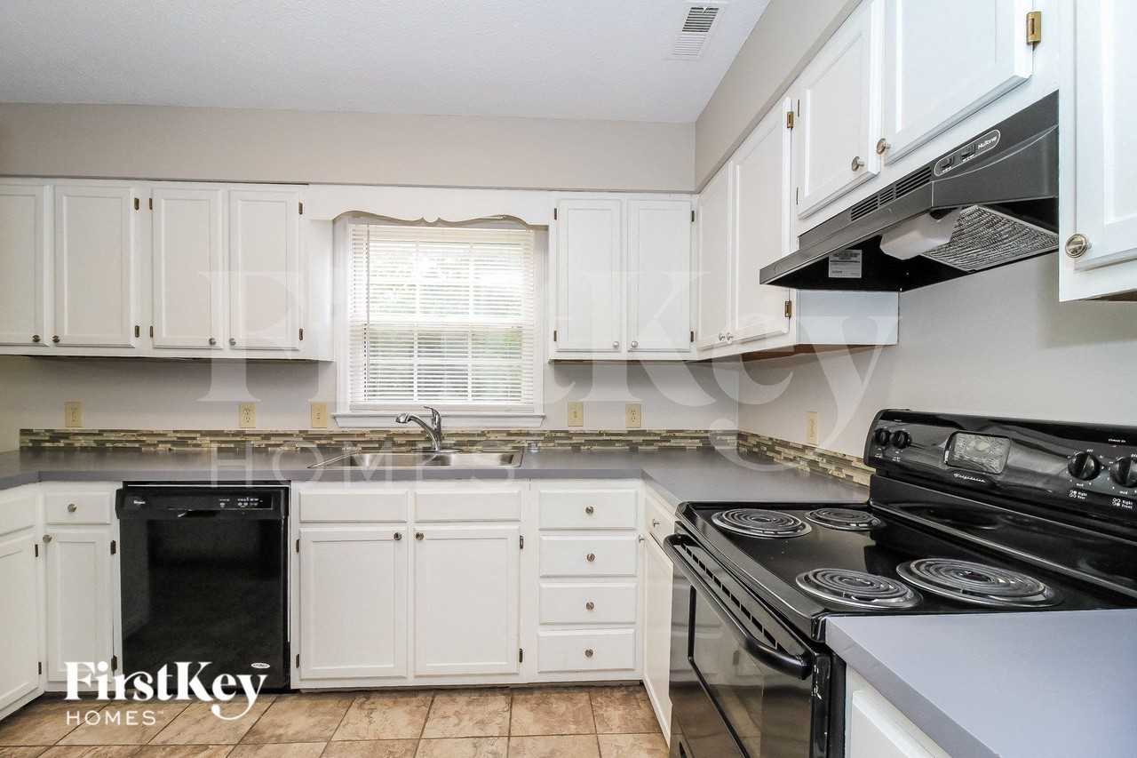 7052 Avenbury Cir - Photo 7 of 15