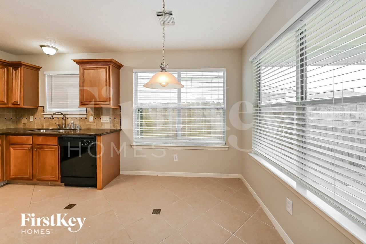 21602 Skyla Cir - Photo 6 of 15