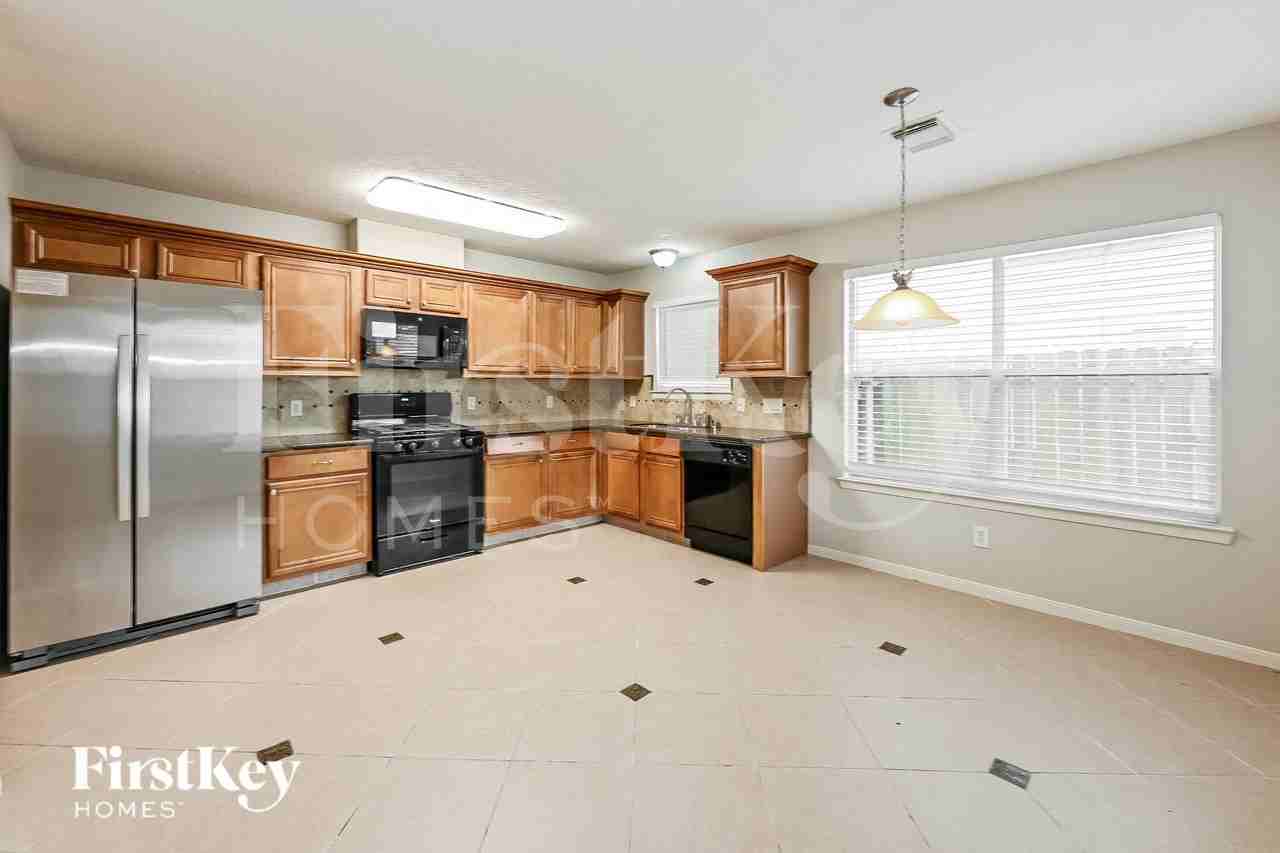 21602 Skyla Cir - Photo 7 of 15