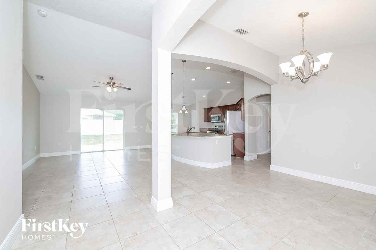 2005 Maple Ln - Photo 4 of 15