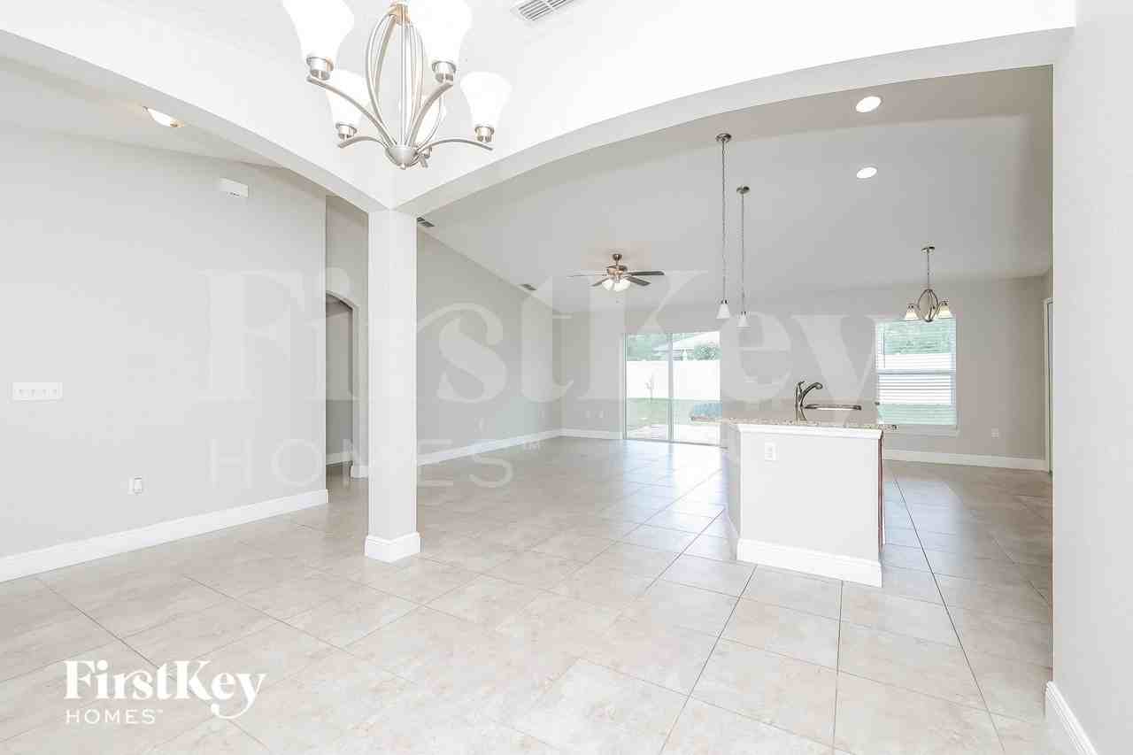 2005 Maple Ln - Photo 5 of 15