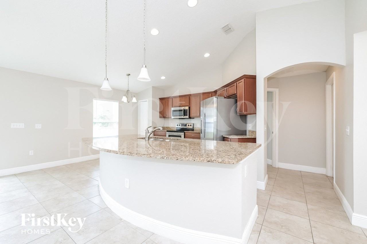 2005 Maple Ln - Photo 6 of 15