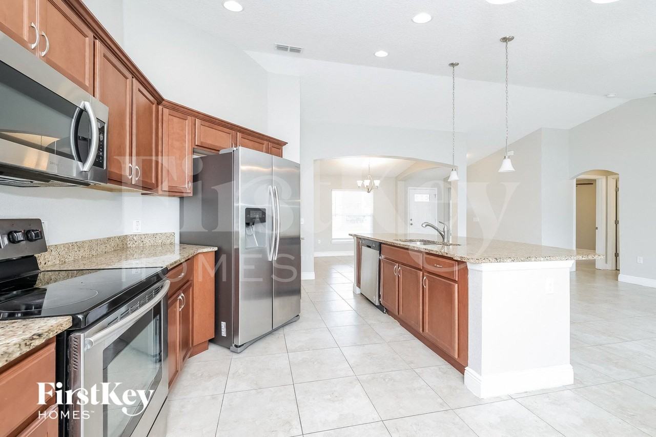 2005 Maple Ln - Photo 7 of 15