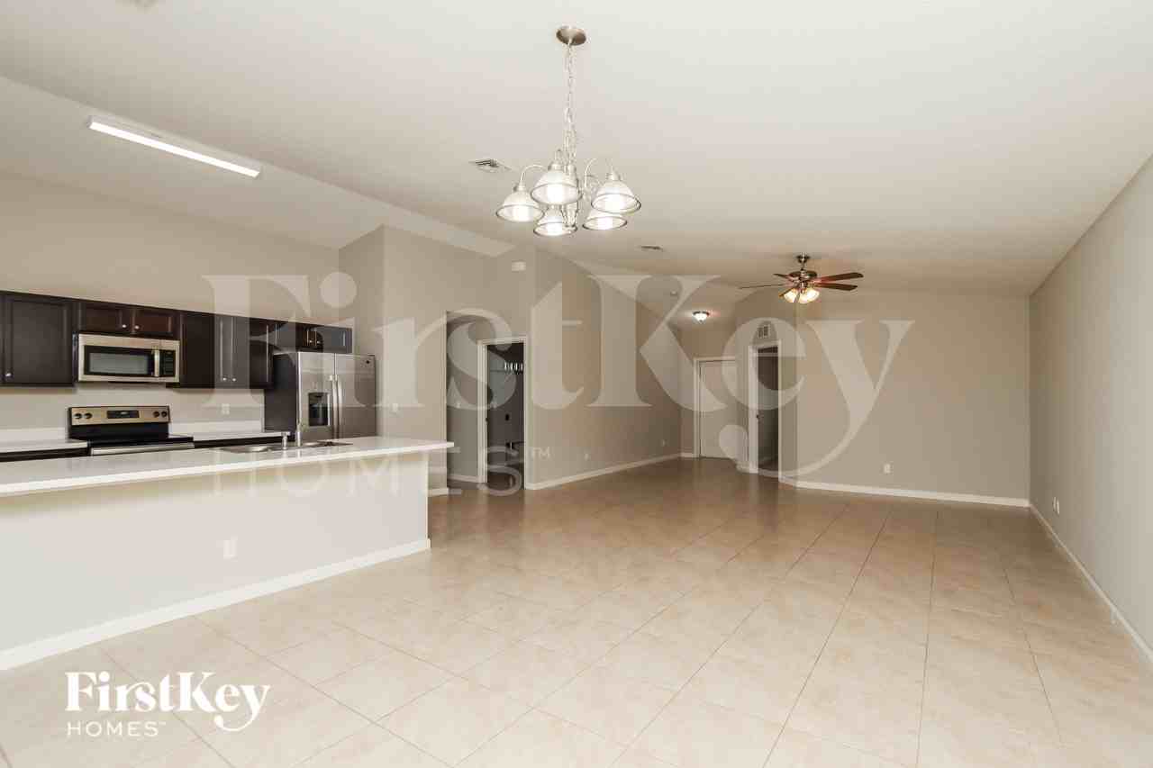 1643 Talavera St Se - Photo 4 of 15