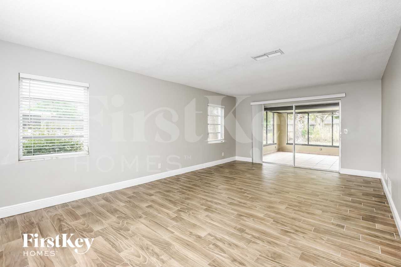 957 Bayward Ct - Photo 3 of 16