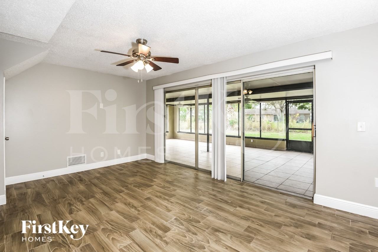 957 Bayward Ct - Photo 4 of 16