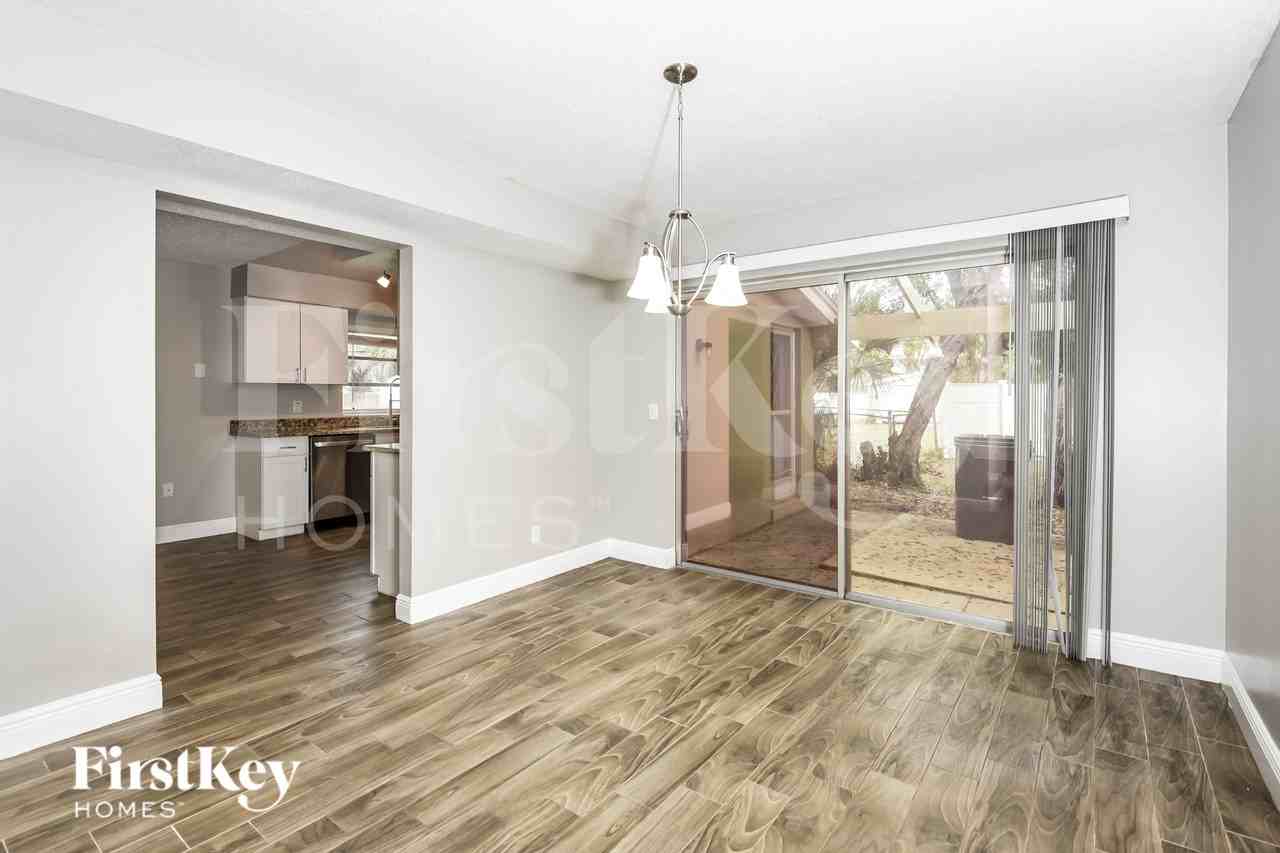 957 Bayward Ct - Photo 5 of 16