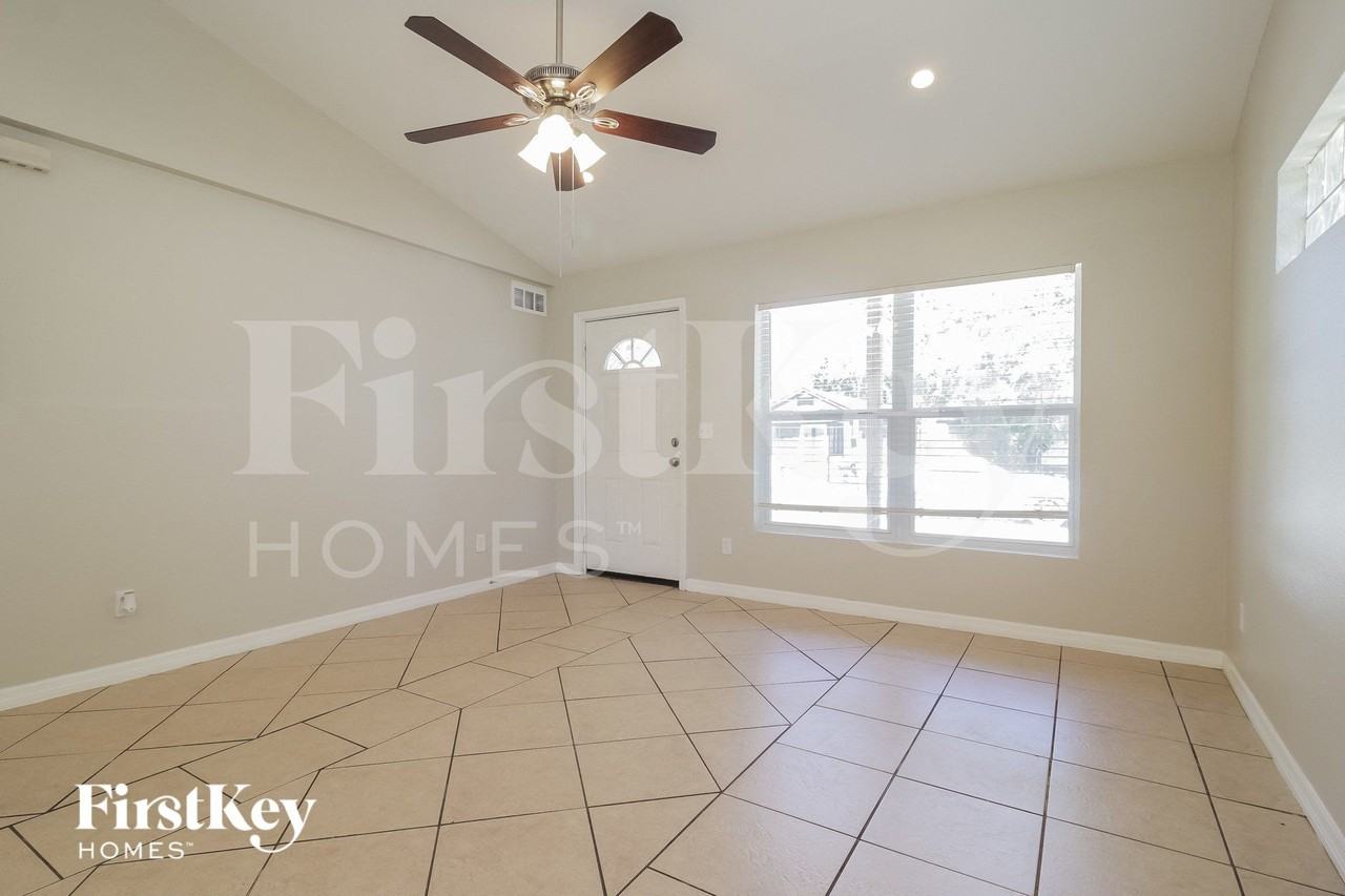 404 Mcgee St - Photo 2 of 15