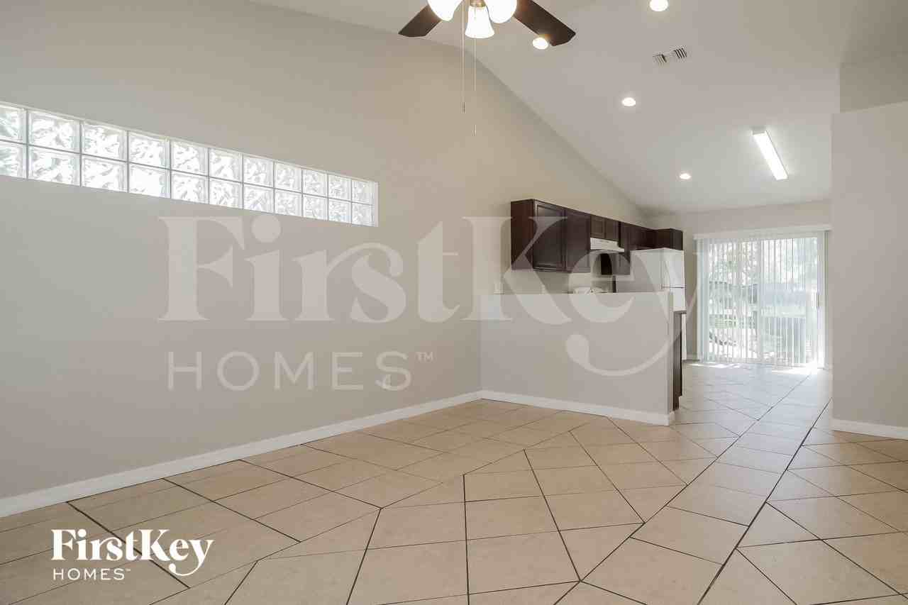 404 Mcgee St - Photo 3 of 15