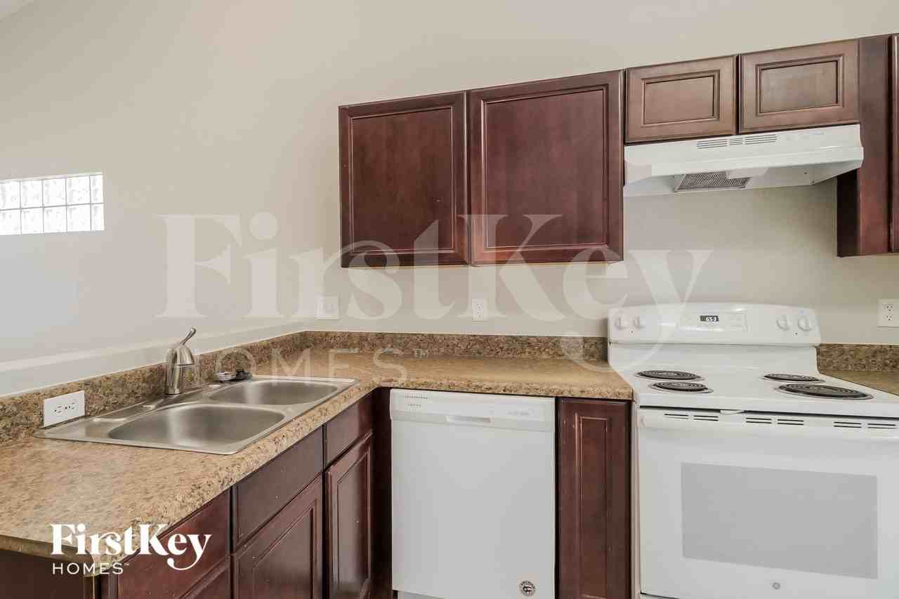 404 Mcgee St - Photo 4 of 15