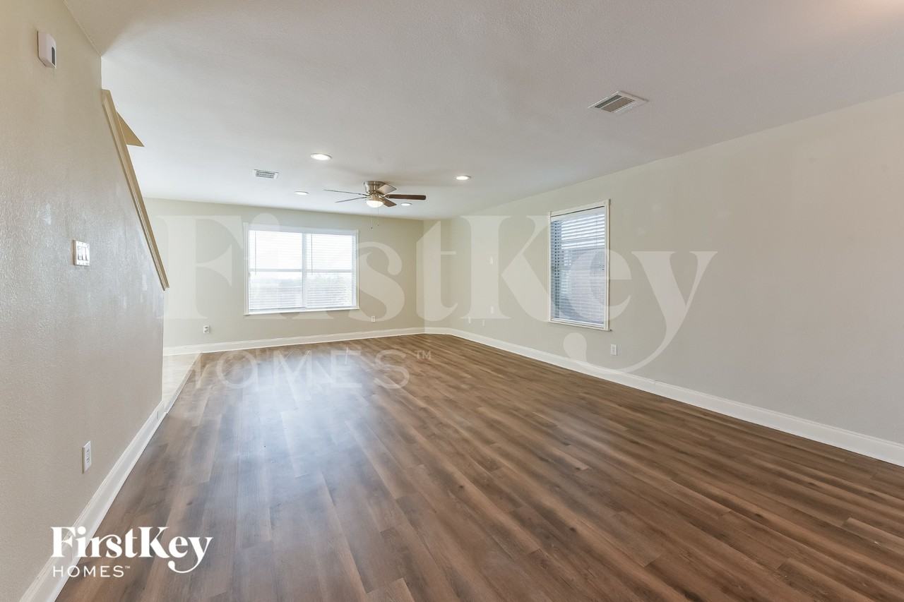 636 Chickadee Dr - Photo 2 of 15