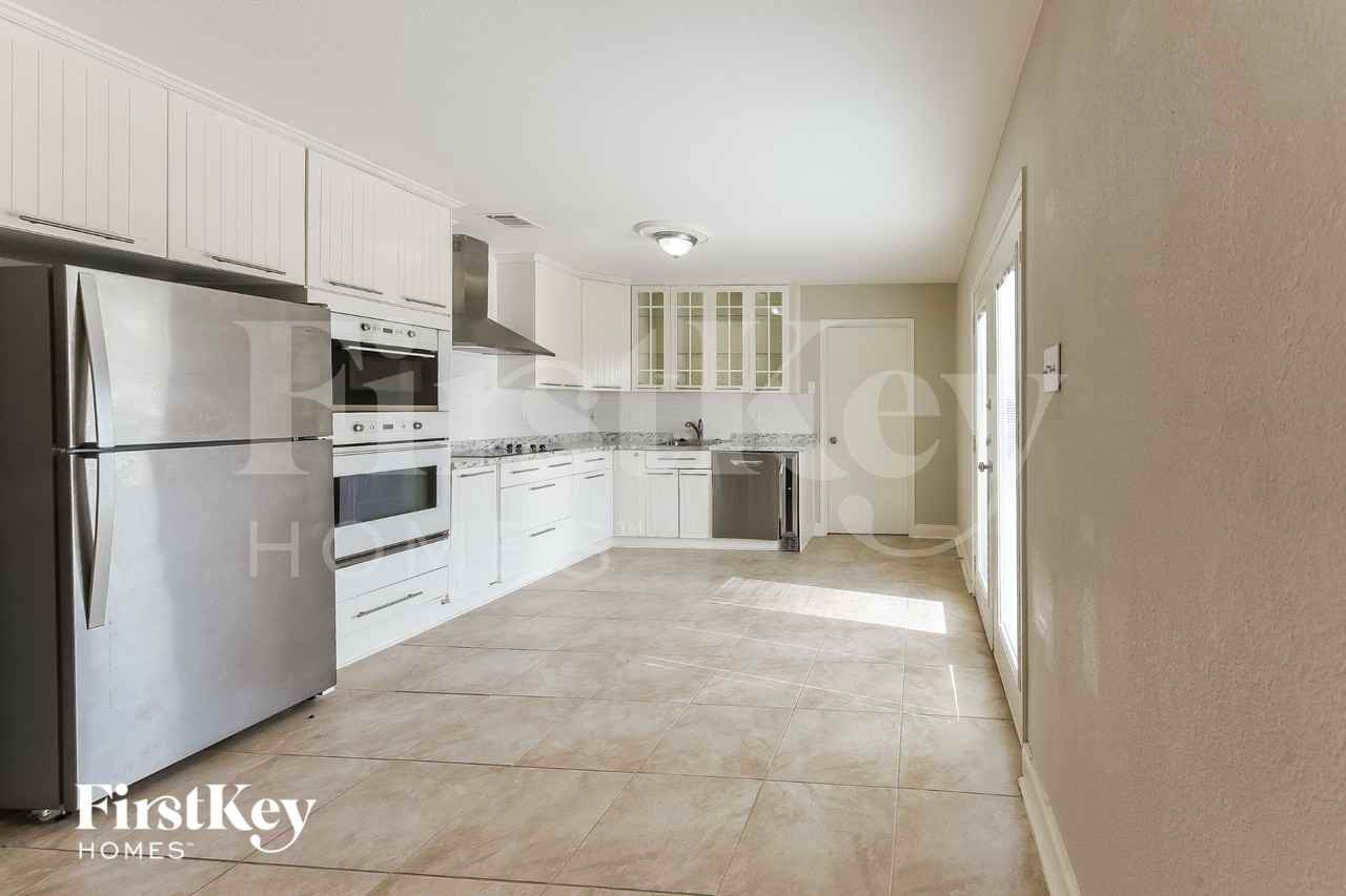 636 Chickadee Dr - Photo 5 of 15