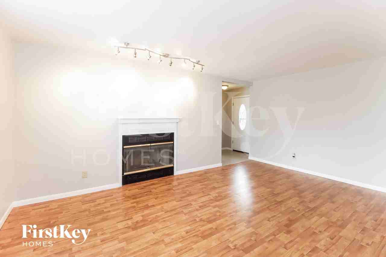 618 Neptune Way - Photo 3 of 15