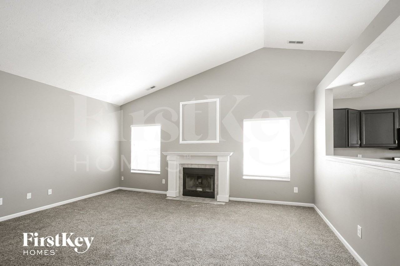 5720 Ashby Dr - Photo 3 of 15