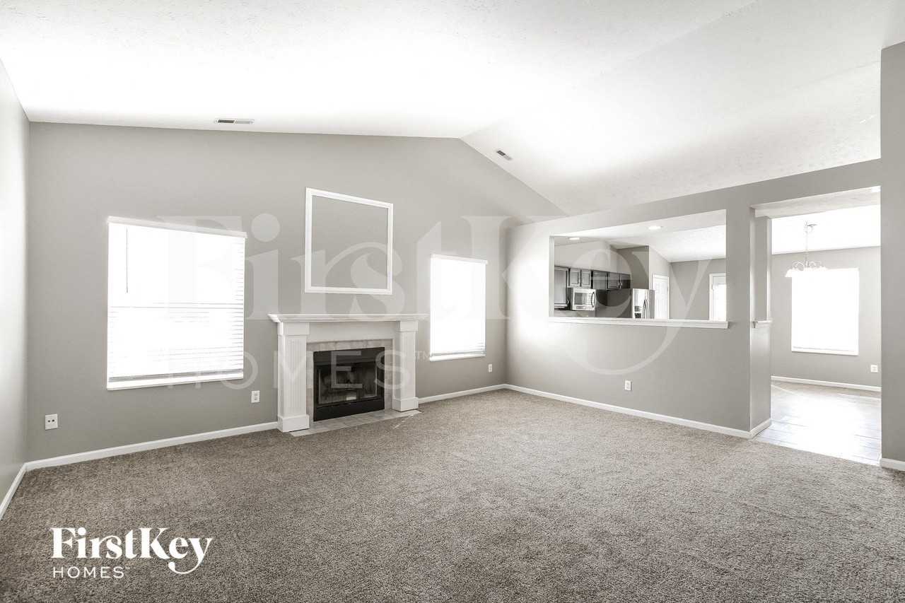 5720 Ashby Dr - Photo 4 of 15