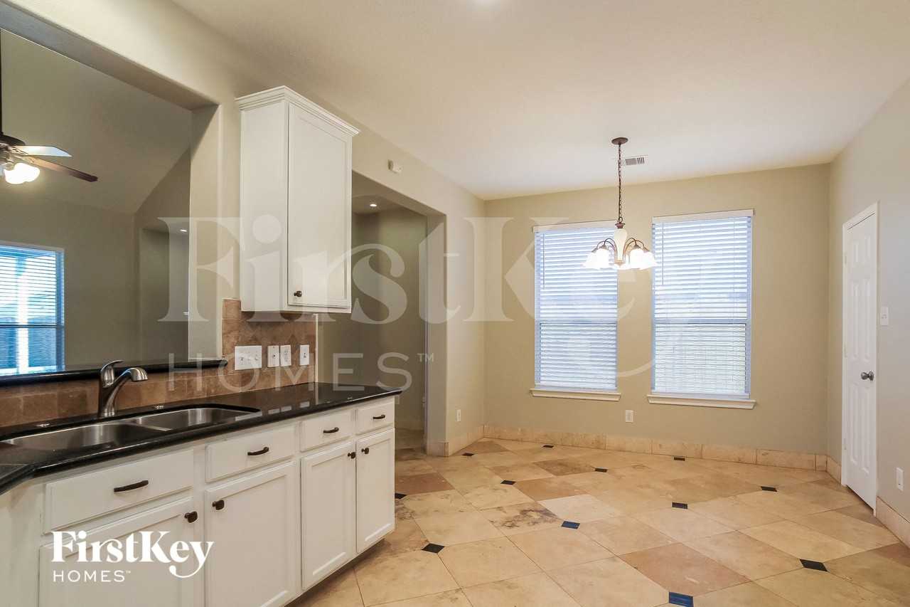 5019 Wimberly Ln - Photo 6 of 15