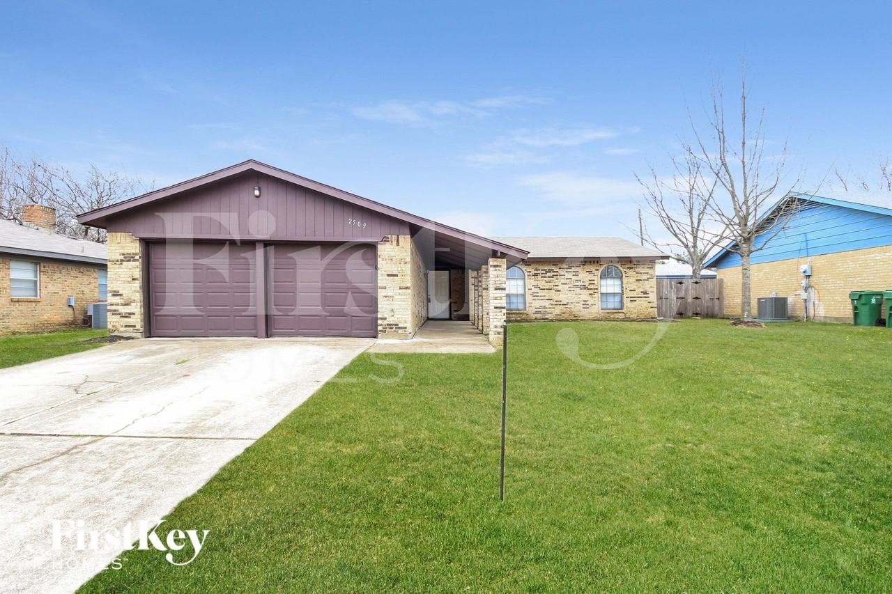 2509 E Williamsburg Mnr