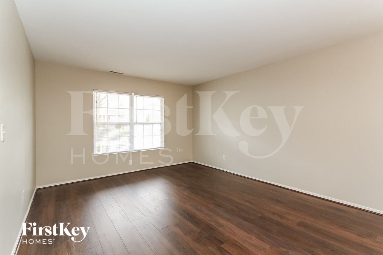 2709 Buckleigh Dr - Photo 4 of 14