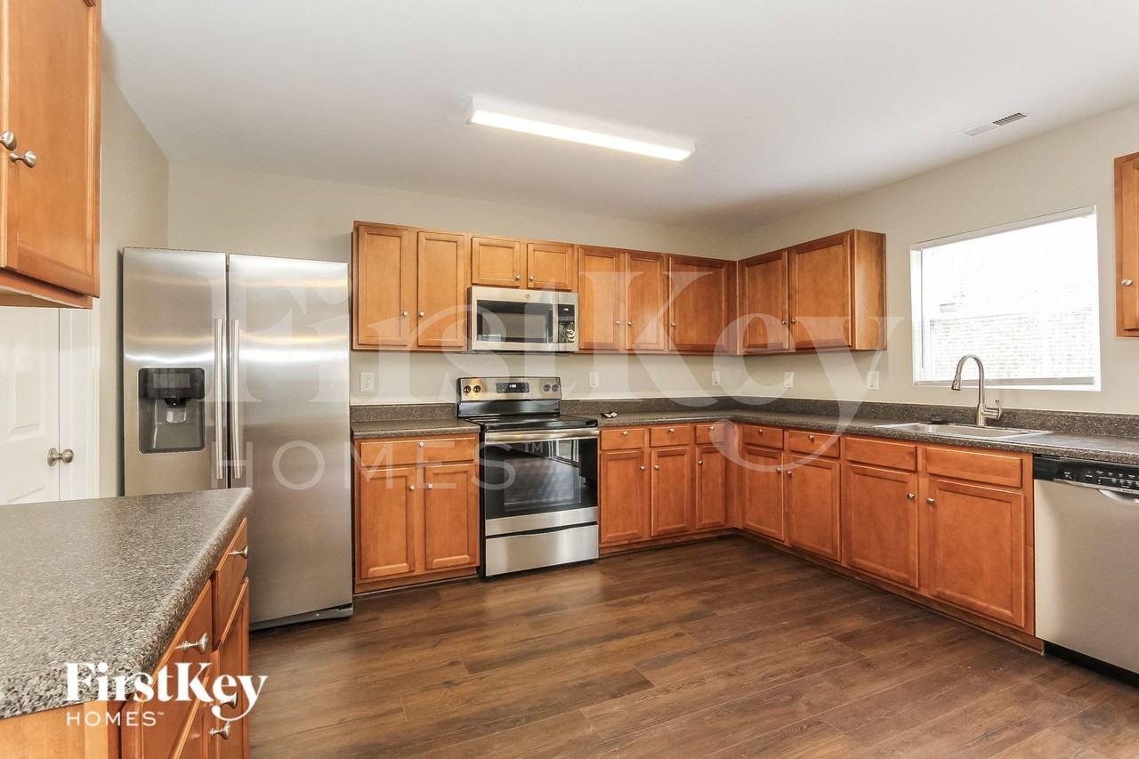 2709 Buckleigh Dr - Photo 6 of 14