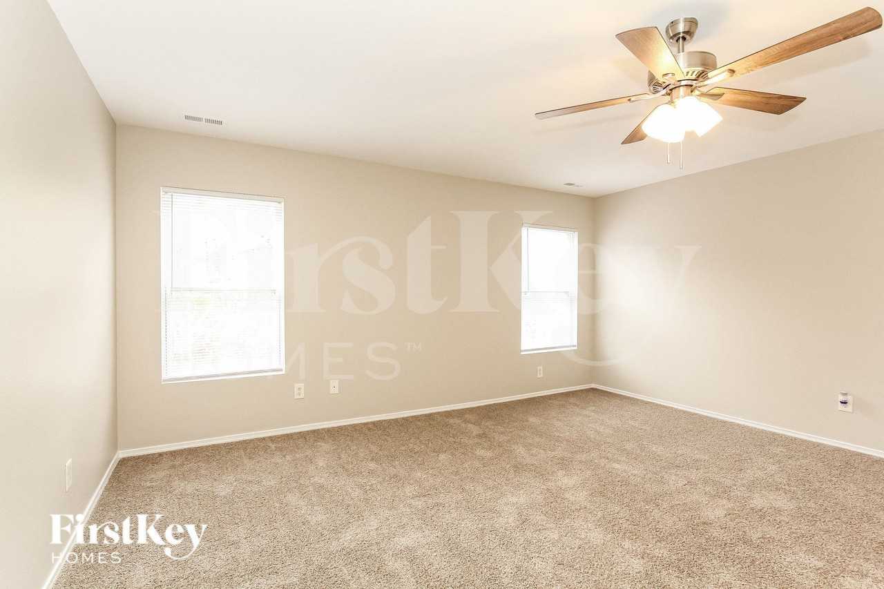 2709 Buckleigh Dr - Photo 7 of 14