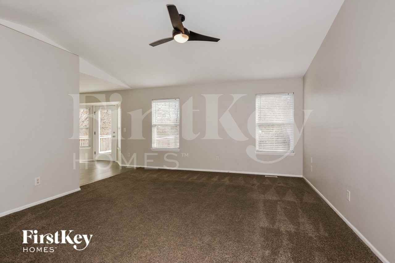 1400 Navaho Trl - Photo 3 of 16