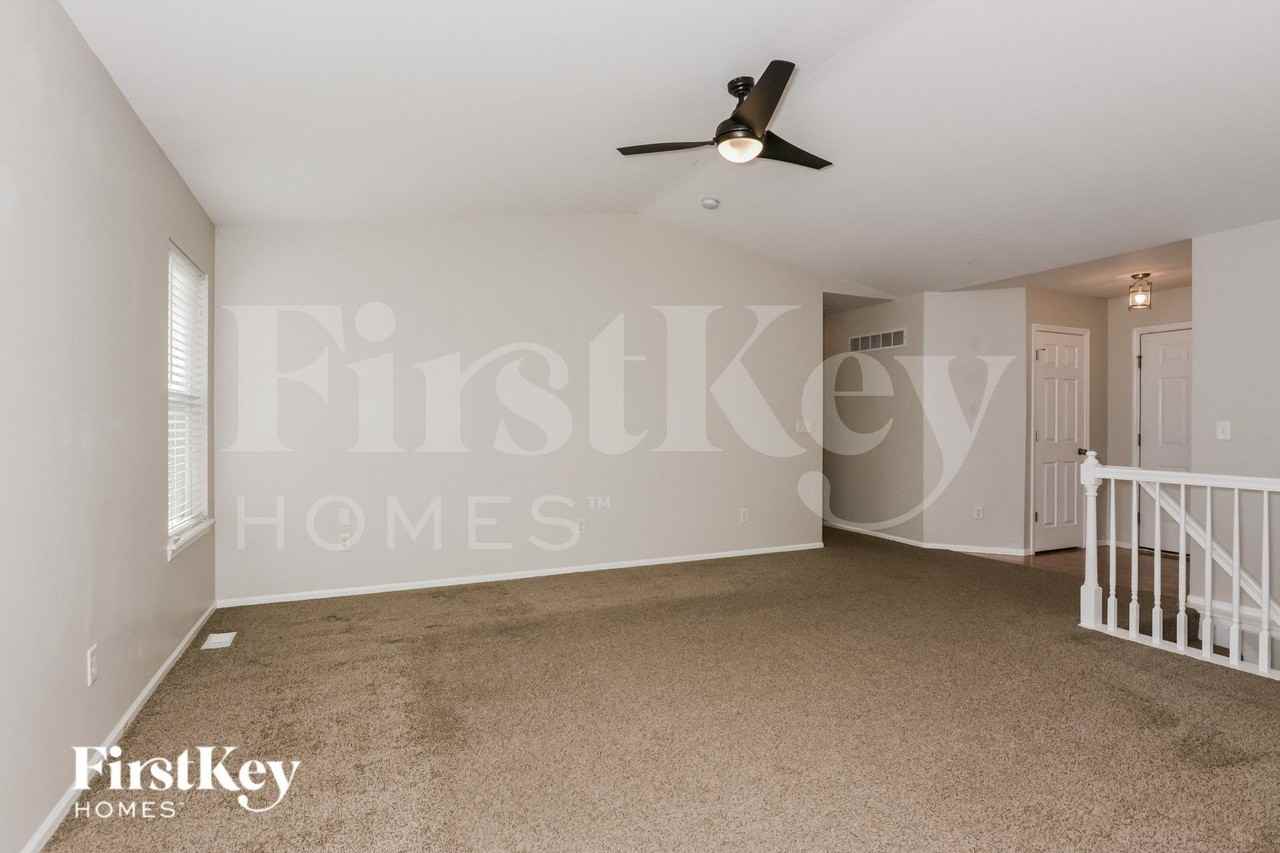 1400 Navaho Trl - Photo 4 of 16